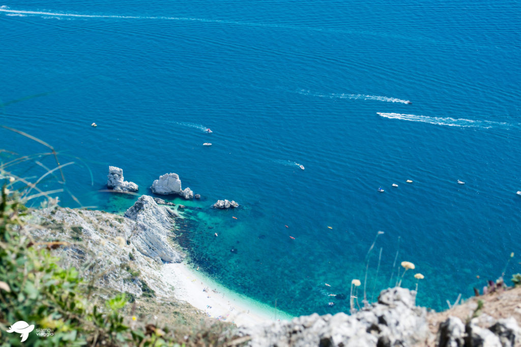 spiaggia due sorelle conero